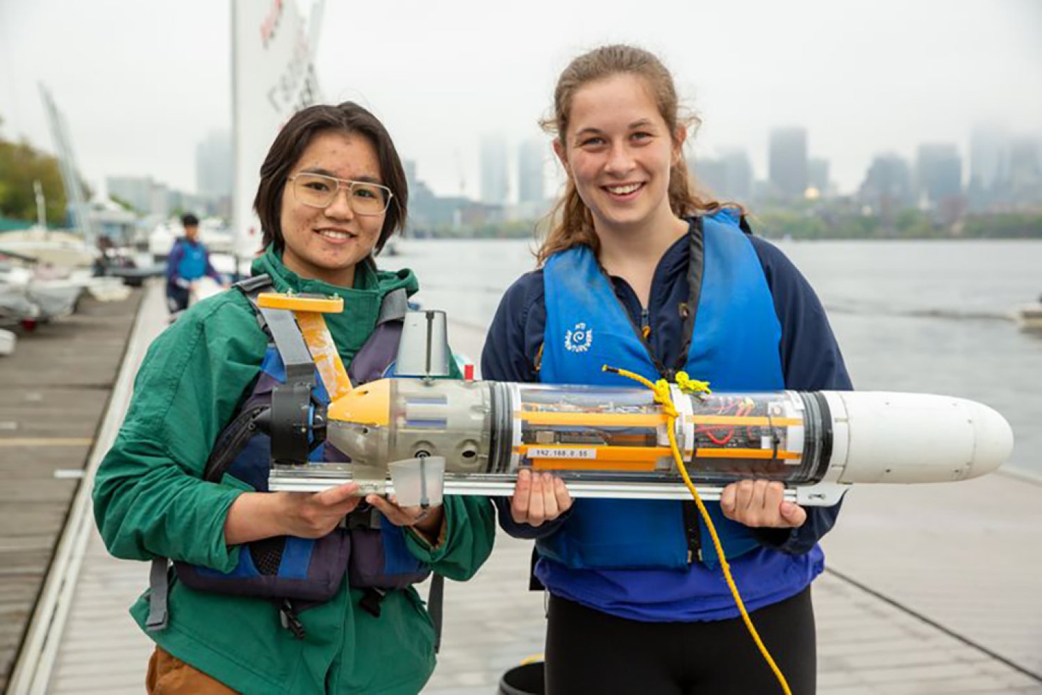 Special subject invites first-year students to get their feet wet working with underwater vehicles