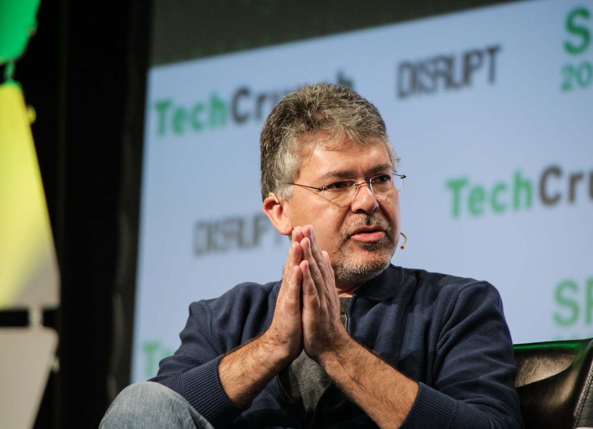 Apple just named a new AI chief with Google and Microsoft expertise, as John Giannandrea steps down | TechCrunch