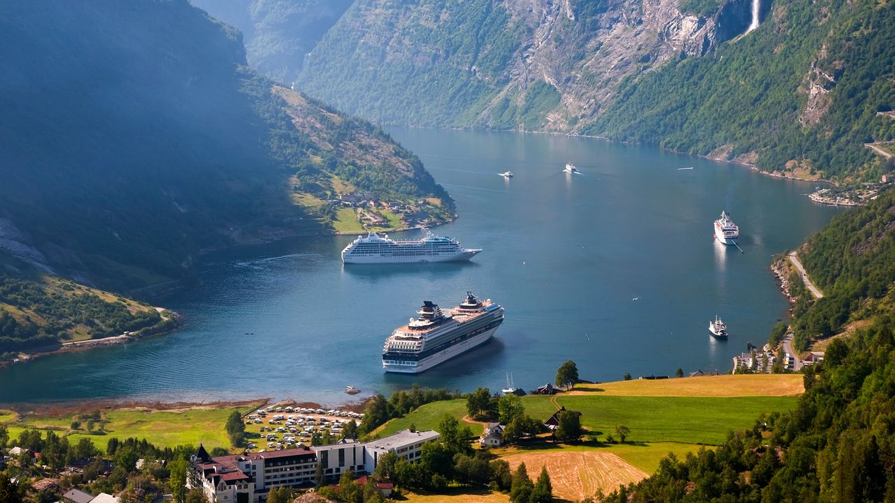 Don't Let These Last-Minute Cyber Monday Cruise Deals Sail Away Without You