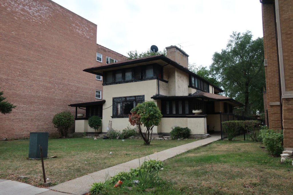 Frank Lloyd Wright House in Chicago for Sale for 0,000&mdash;Or Is It?
