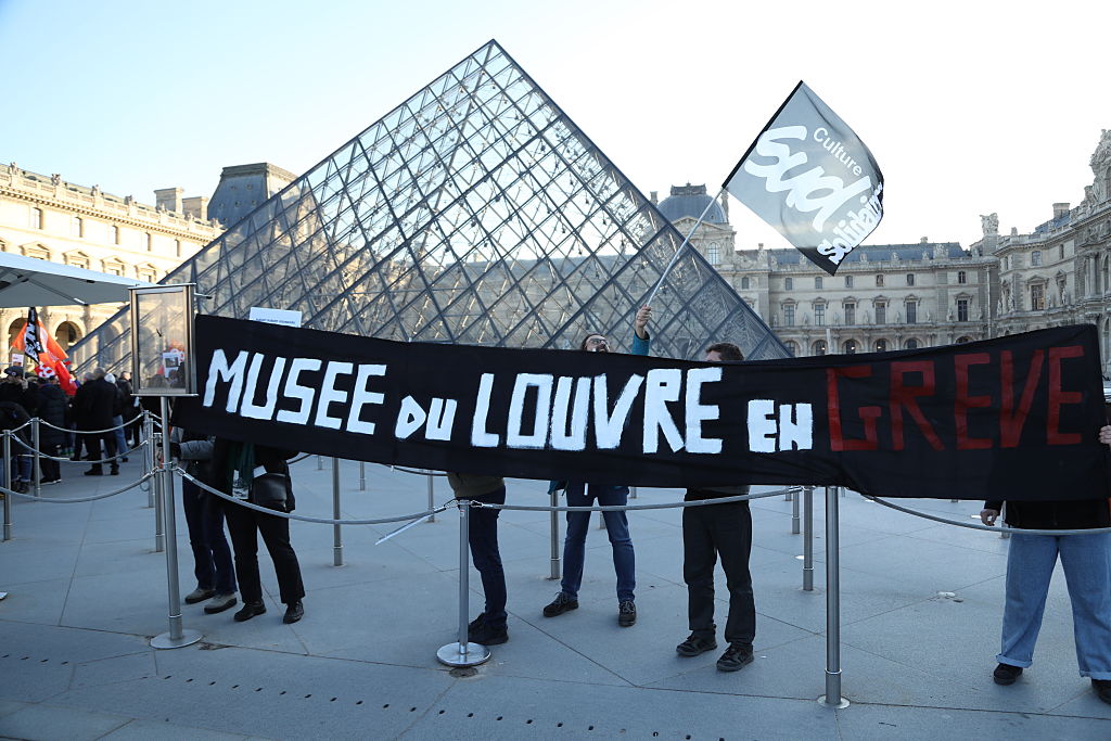 Louvre Closes Again as Union Negotiations Drag On