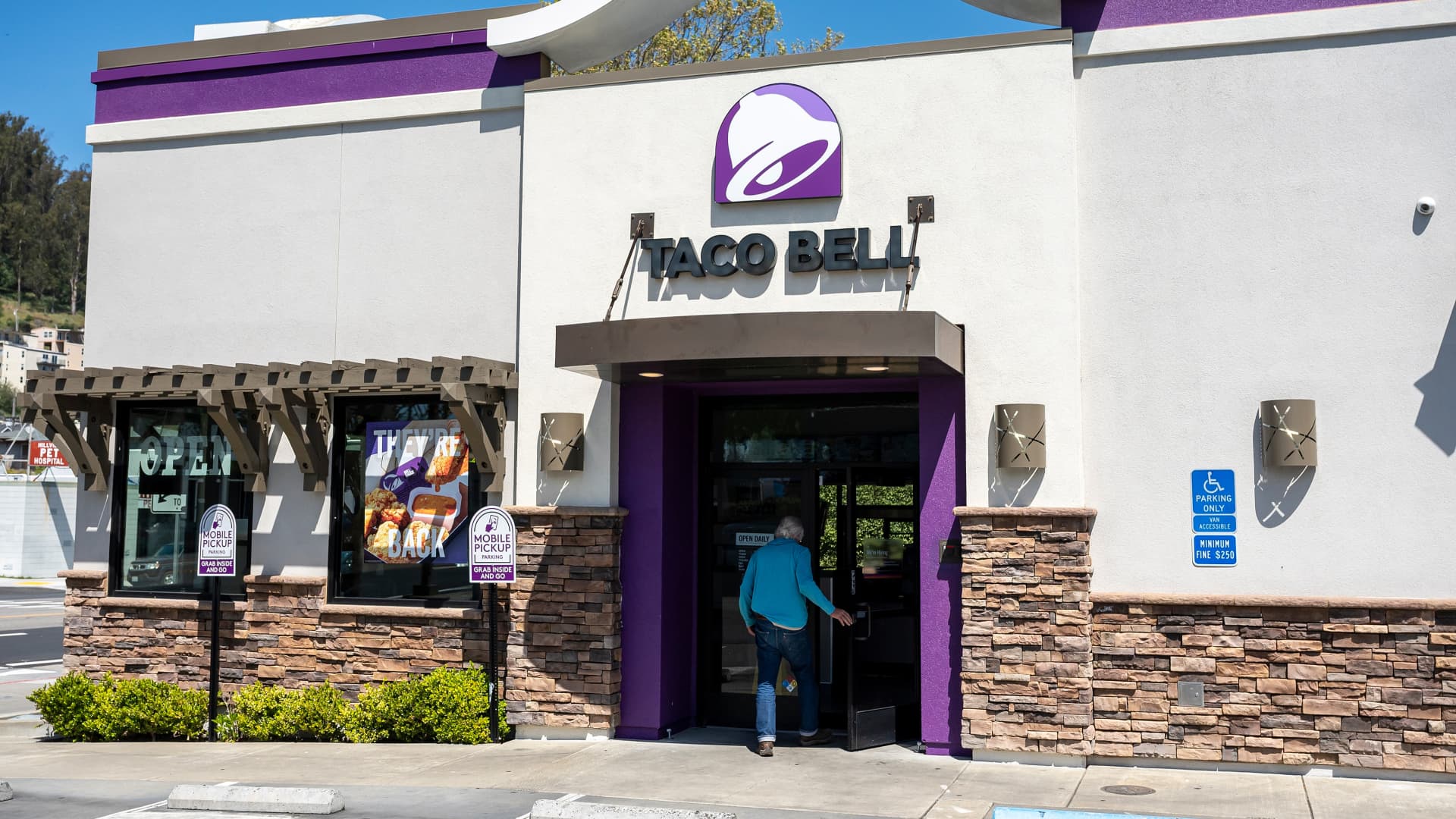 Yum Brands posts mixed quarter, Taco Bell shines