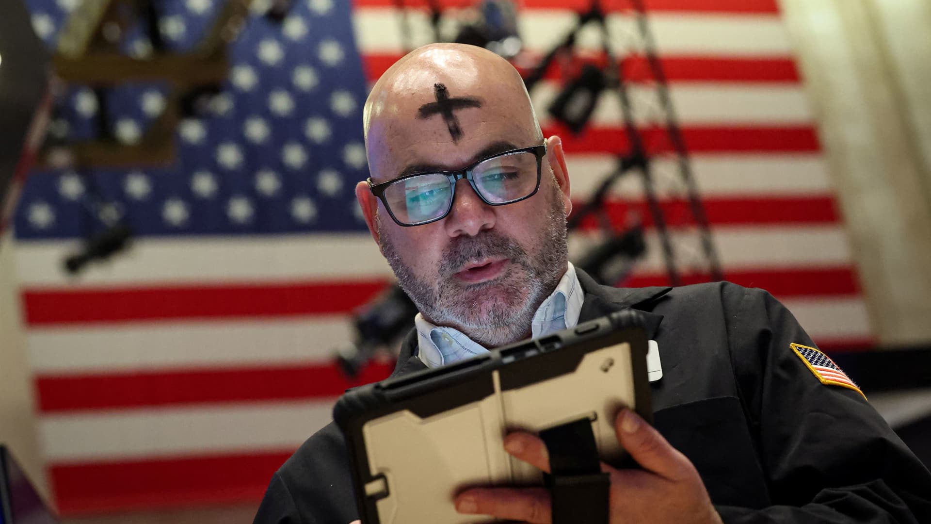 Stocks rise as Nvidia gains ahead of Fed minutes