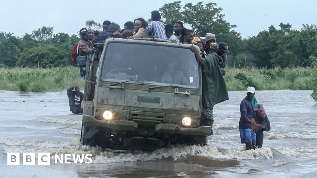 Mozambique floods: South Africa sends rescue team after politician is swept away by floodwaters