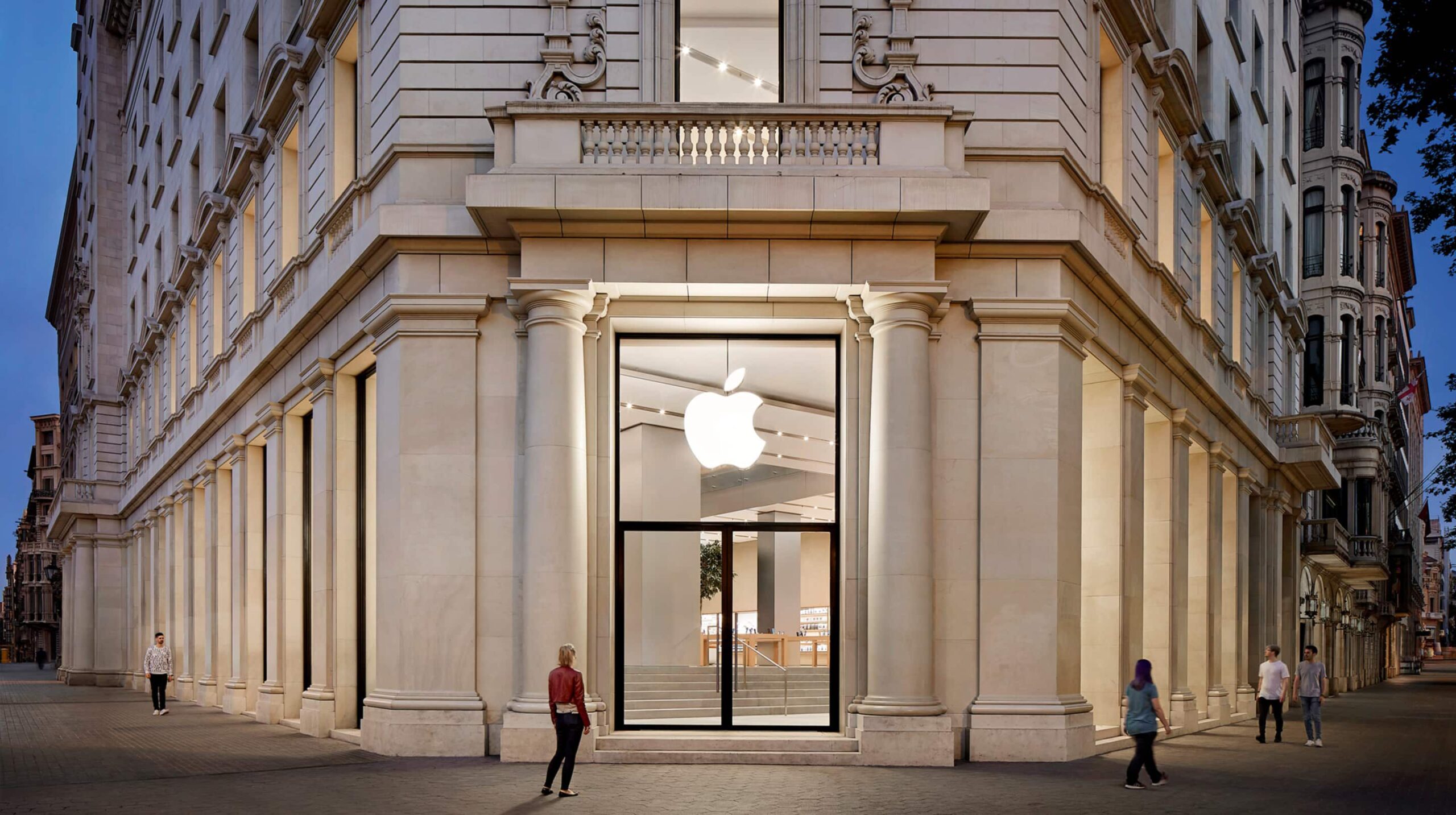 Apples Beautiful Store in Barcelona Will Be Temporarily Closed Soon
