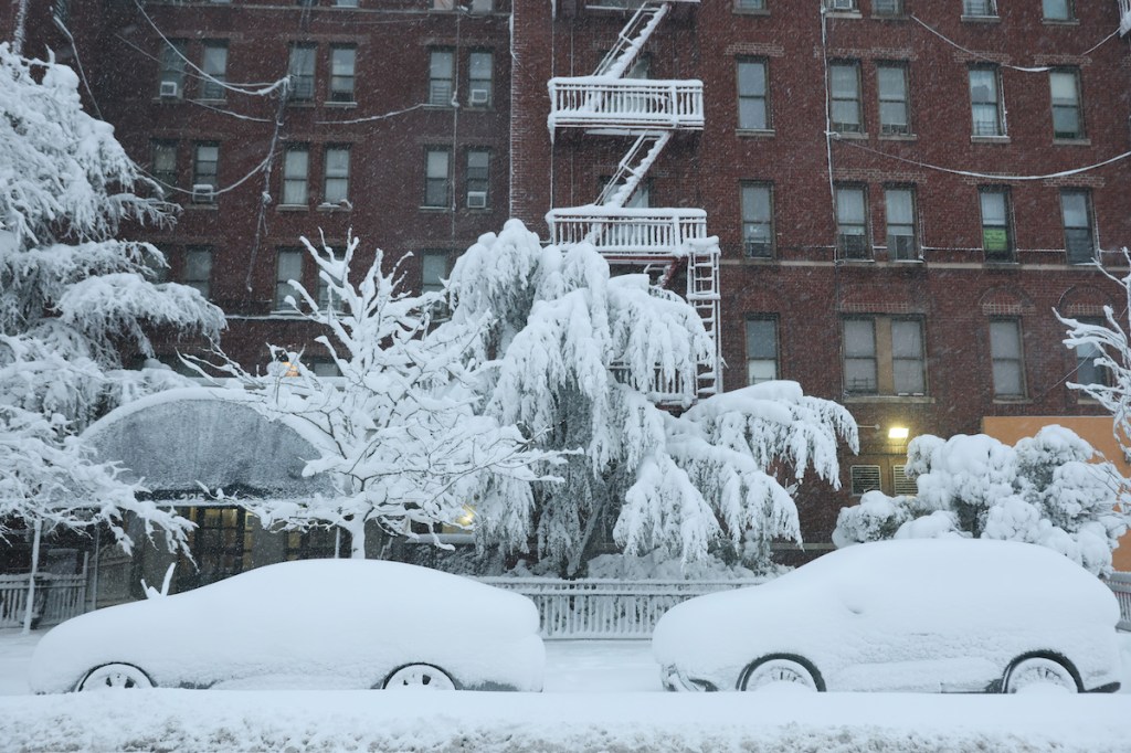 Nor&rsquo;easter Causes Travel Delays for New York Dealers Heading to Frieze Los Angeles
