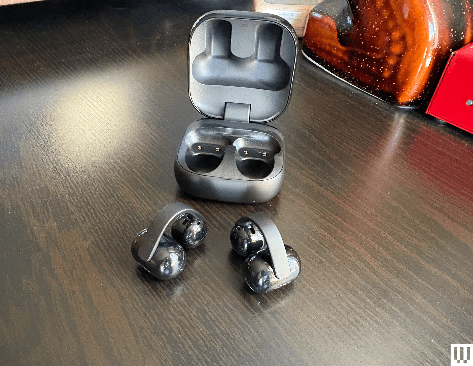 Sony&rsquo;s First Clip-On Open Earbuds Are a Good Option for High Rollers