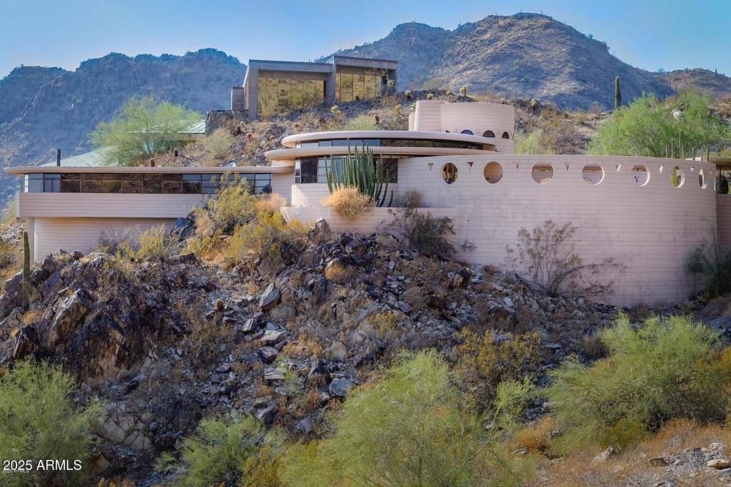 See Frank Lloyd Wright&rsquo;s Circular Sun House on the Market for .8 M.
