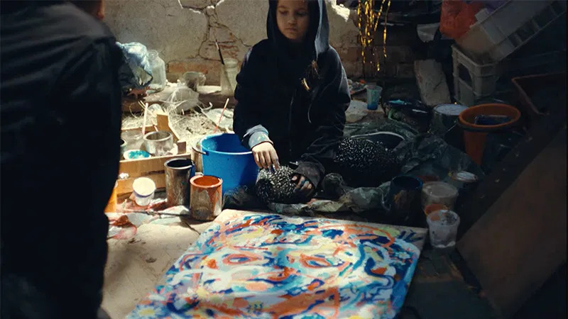 New Film About a Viral Finger Painting Prodigy Skewers the Art World&rsquo;s Cruel Optimism