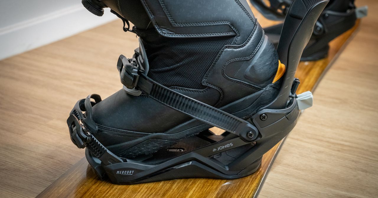 Jones&rsquo; Newest Fast Entry Bindings Solve My Snowboarding Step-In Woes