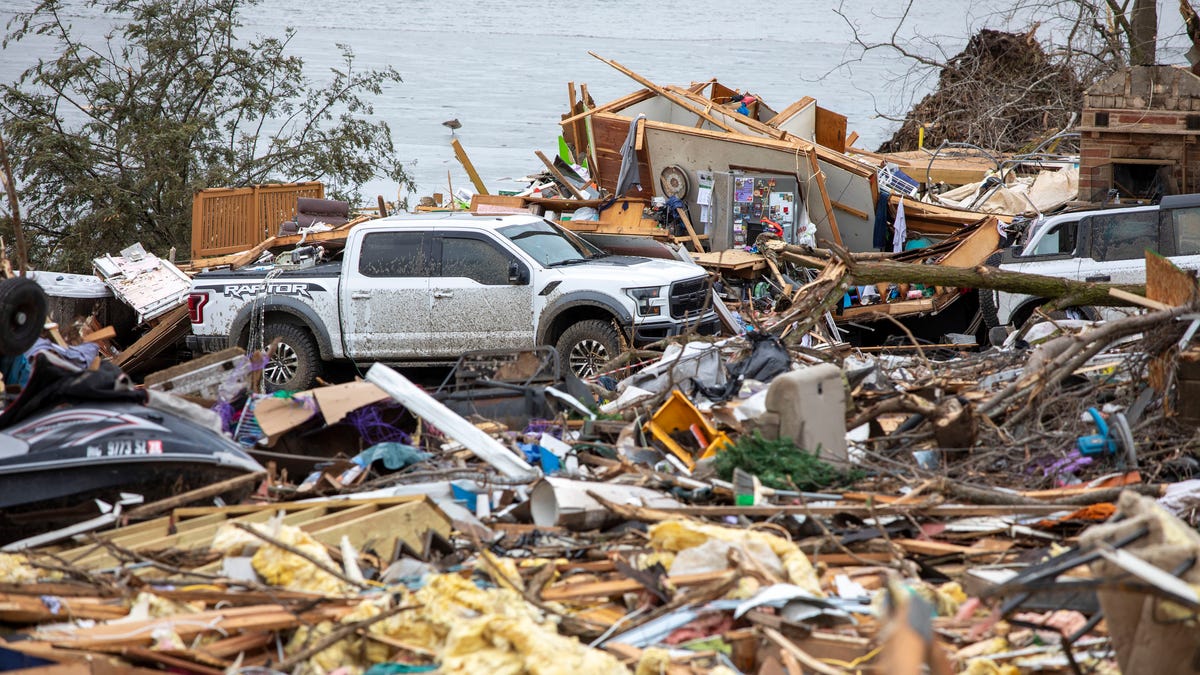 Tornadoes hit Midwest, homes destroyed and heavy damage reported