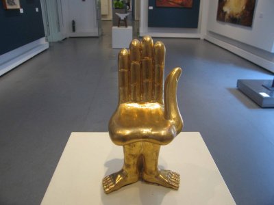 Pedro Friedeberg, Surrealist Artist Who Designed the Iconic Hand-Chair, Dies at 90