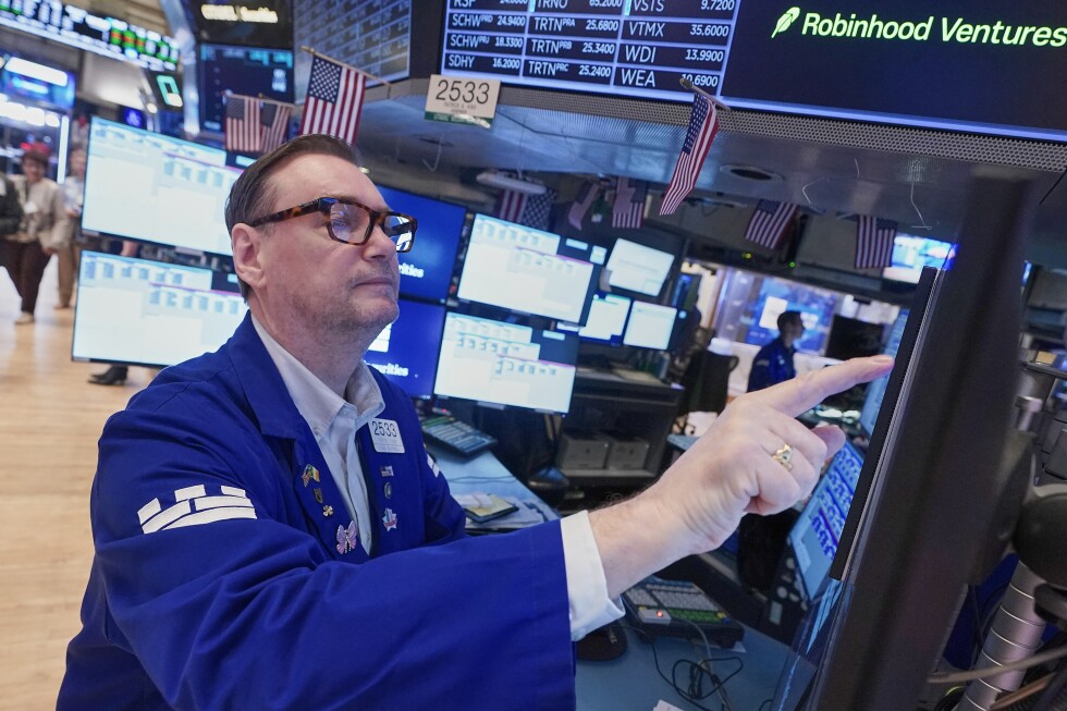 Wall Street flirts with records after oil prices give back some of Monday's spurt Wall Street flirts with records after oil prices give back some of Monday's spurt