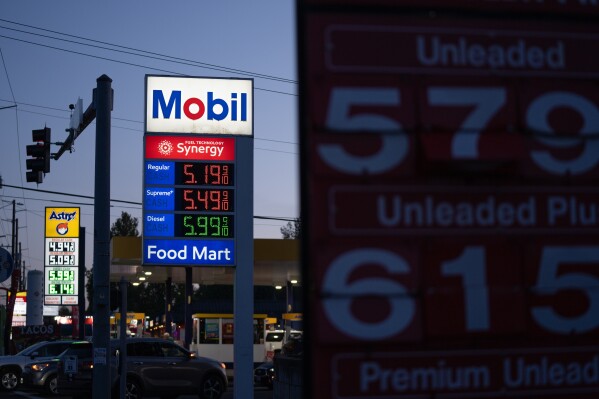Gasoline costs 50% more in the US than it did before the Iran war Gasoline costs 50% more in the US than it did before the Iran war