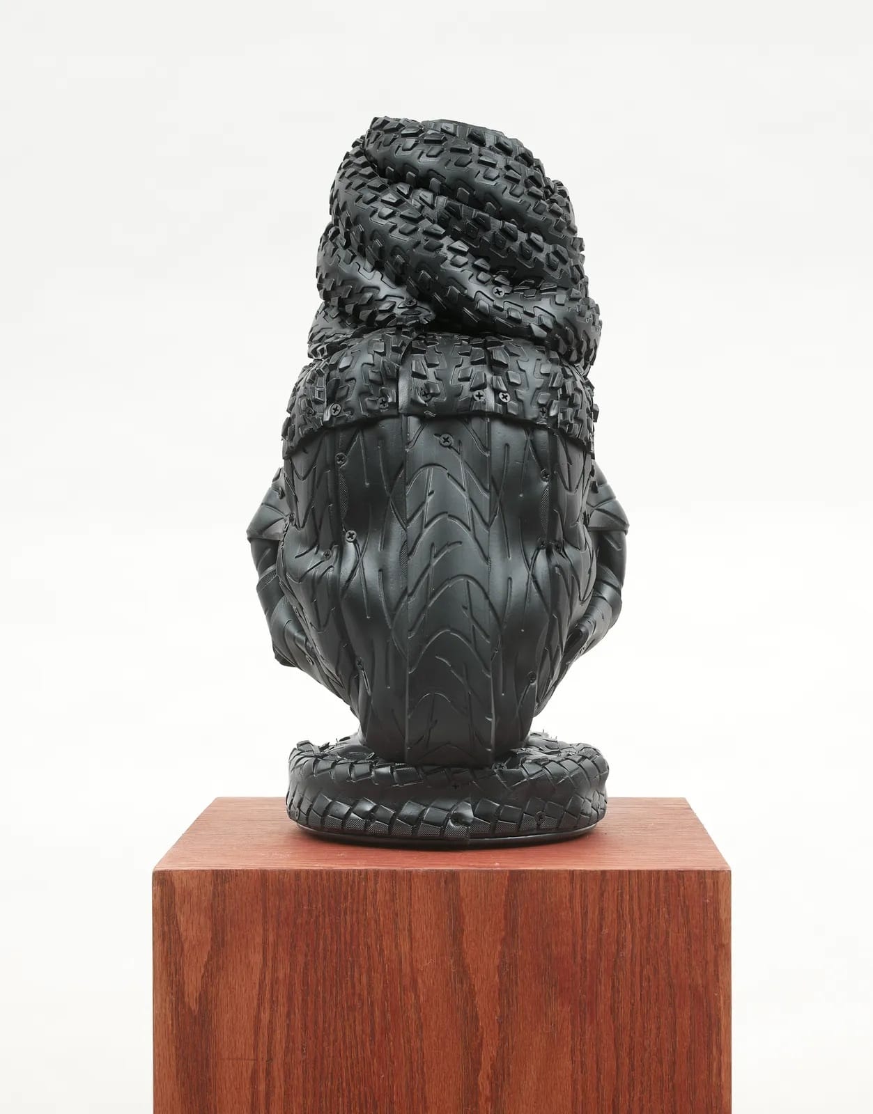 Kim Dacres Revitalizes Sleek Tires, Chains, and Gears in Defiant Sculptures