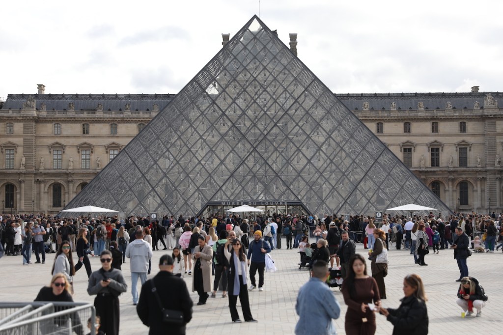 Suspect Is Taken into Custody in Decade-Long Louvre Ticketing Scam Suspect Is Taken into Custody in Decade-Long Louvre Ticketing Scam