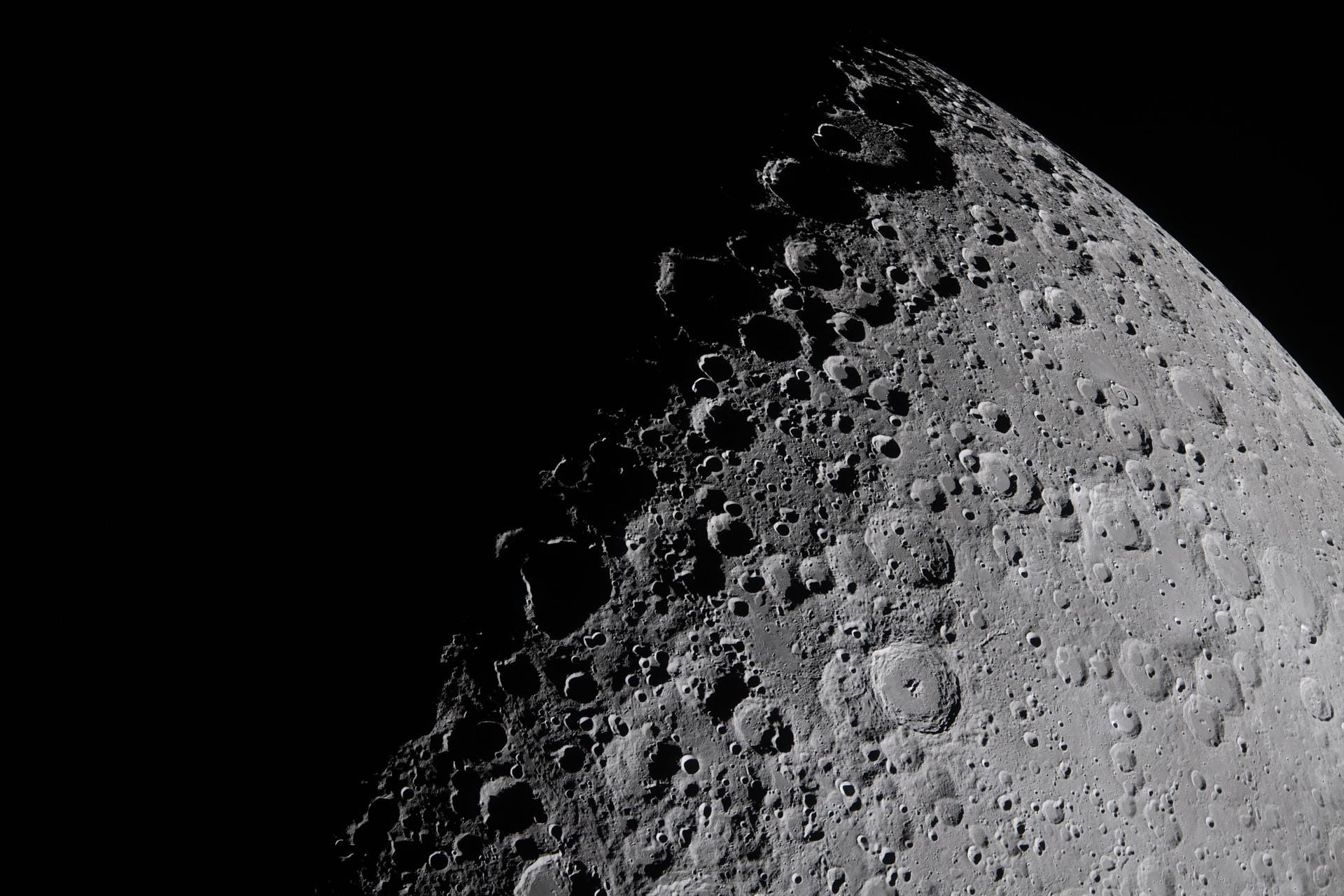 Artemis II Captures Spectacular Images of 'Earthset' from Deep Space Artemis II Captures Spectacular Images of 'Earthset' from Deep Space