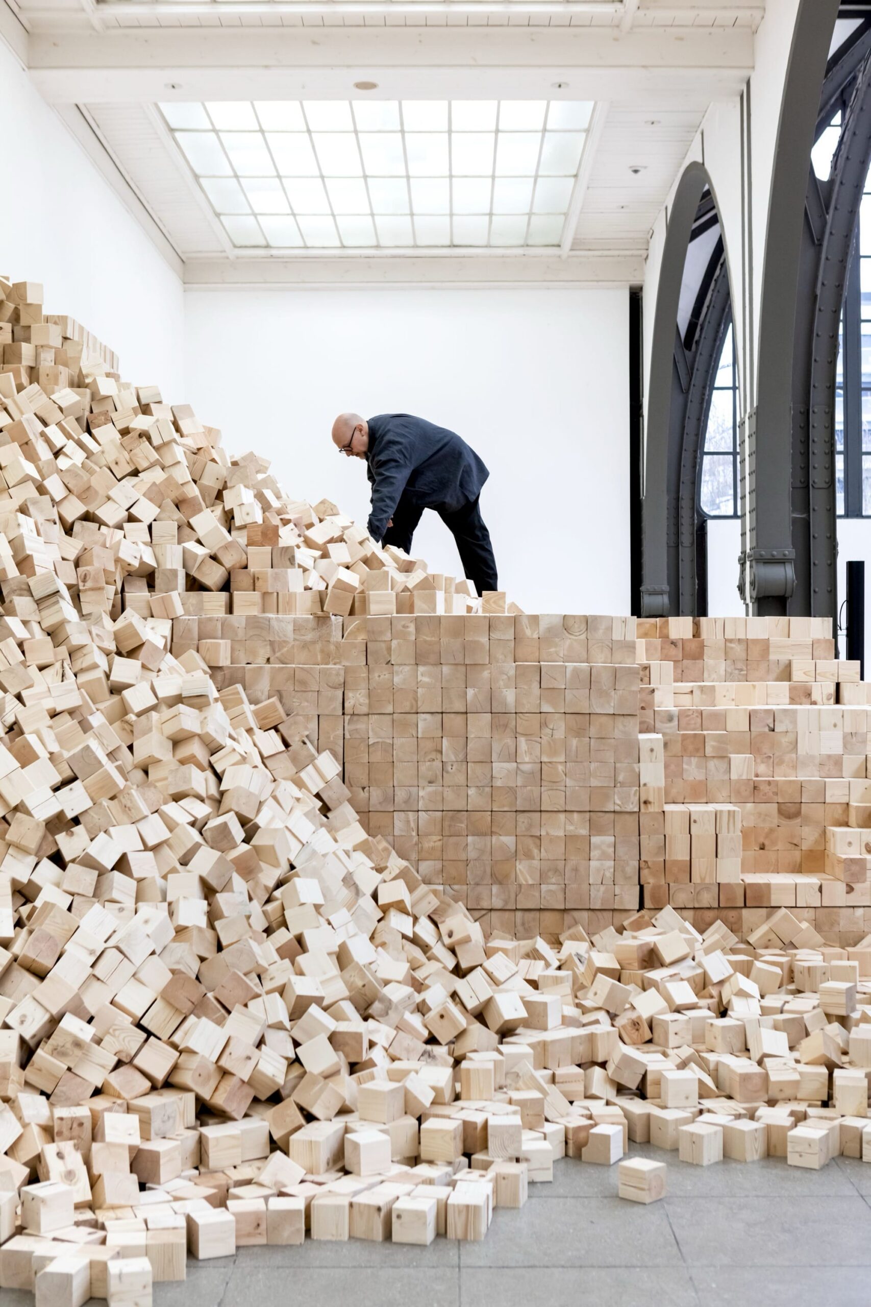 Lina Lapelytė Fills Hamburger Bahnhof with 400,000 Wood Blocks for Communal Building
